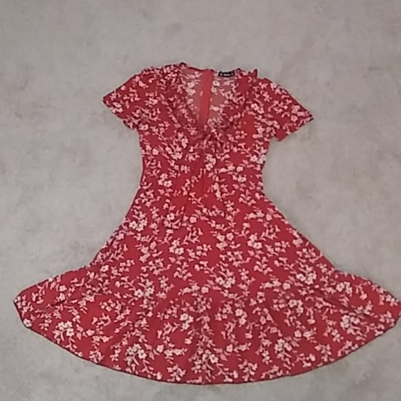 SHEIN Dresses & Skirts - NWOT Ruffled Floral Dress